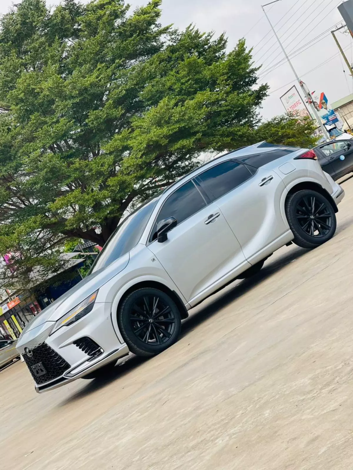 Lexus RX 500h   - 2023