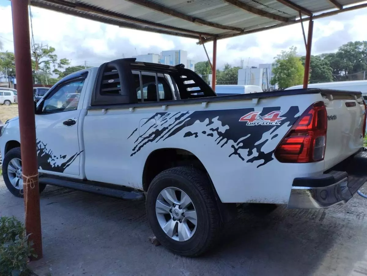 Toyota Hilux - 2016