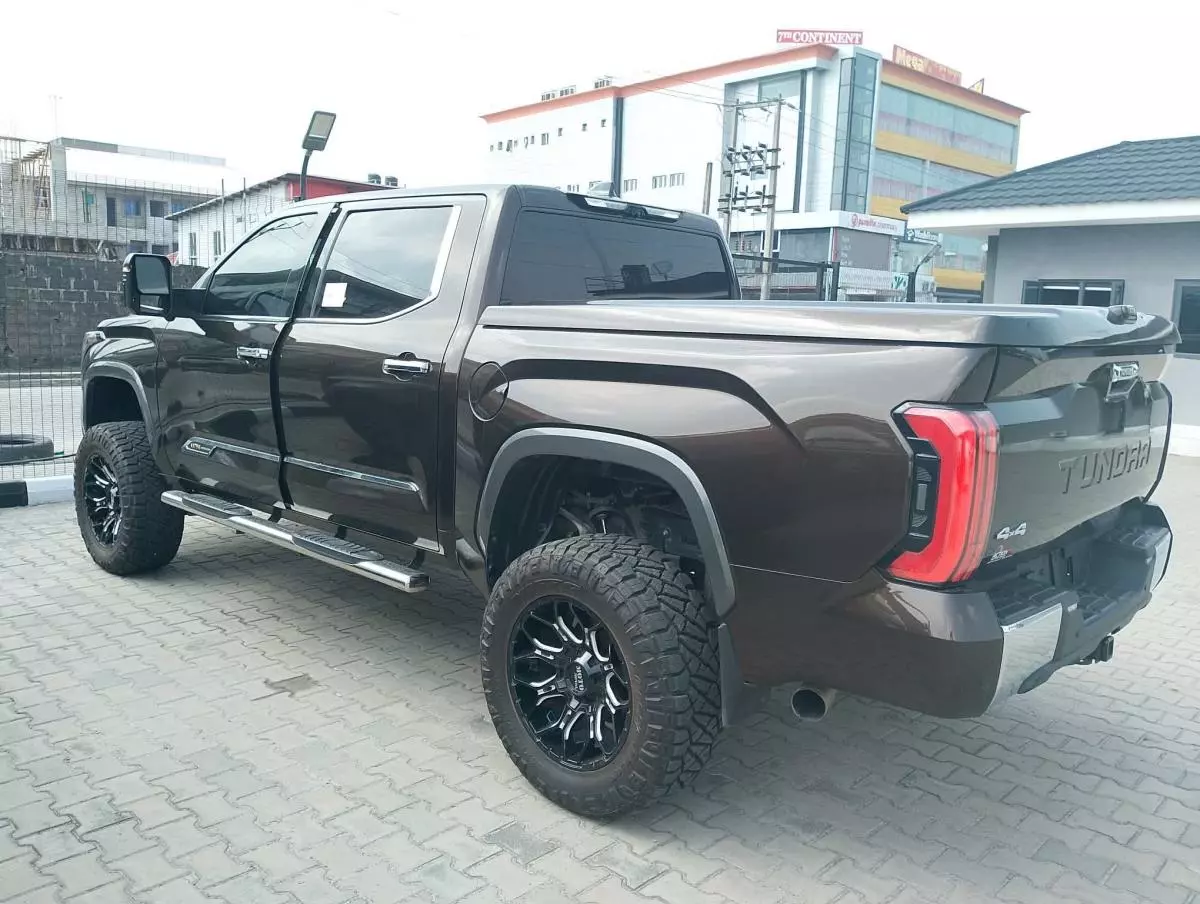 Toyota Tundra   - 2022