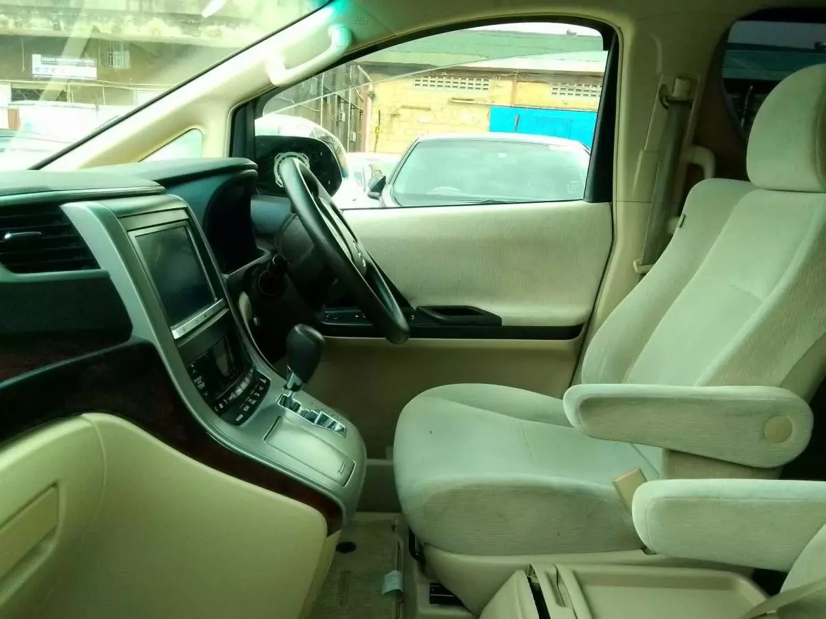 Toyota Alphard - 2010