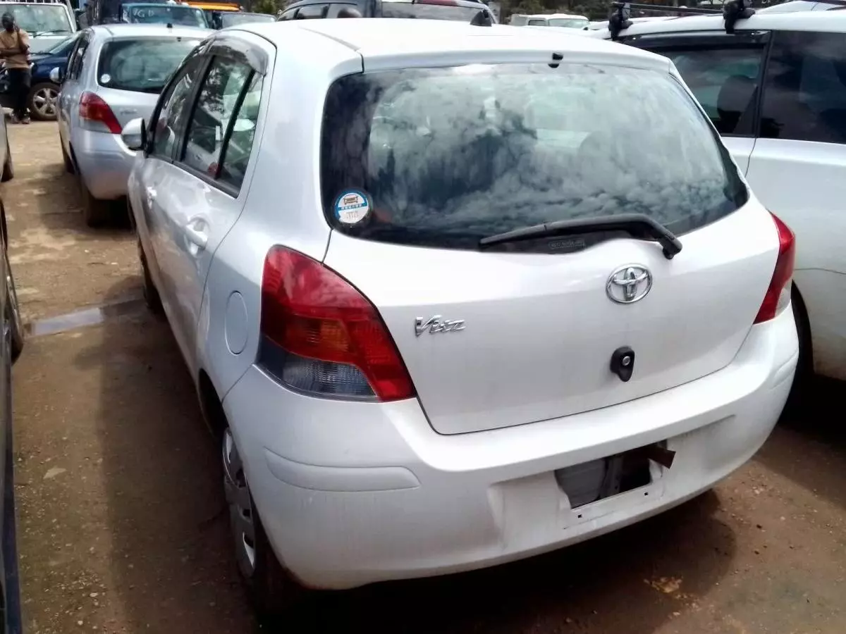 Toyota Vitz   - 2010