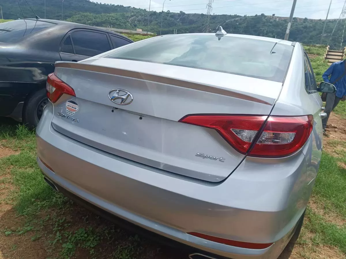 Hyundai Sonata   - 2015