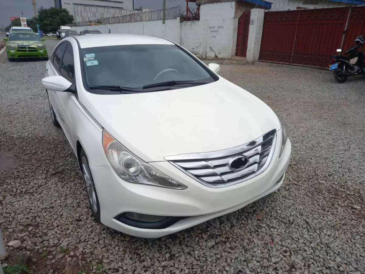 Hyundai Sonata   - 2013