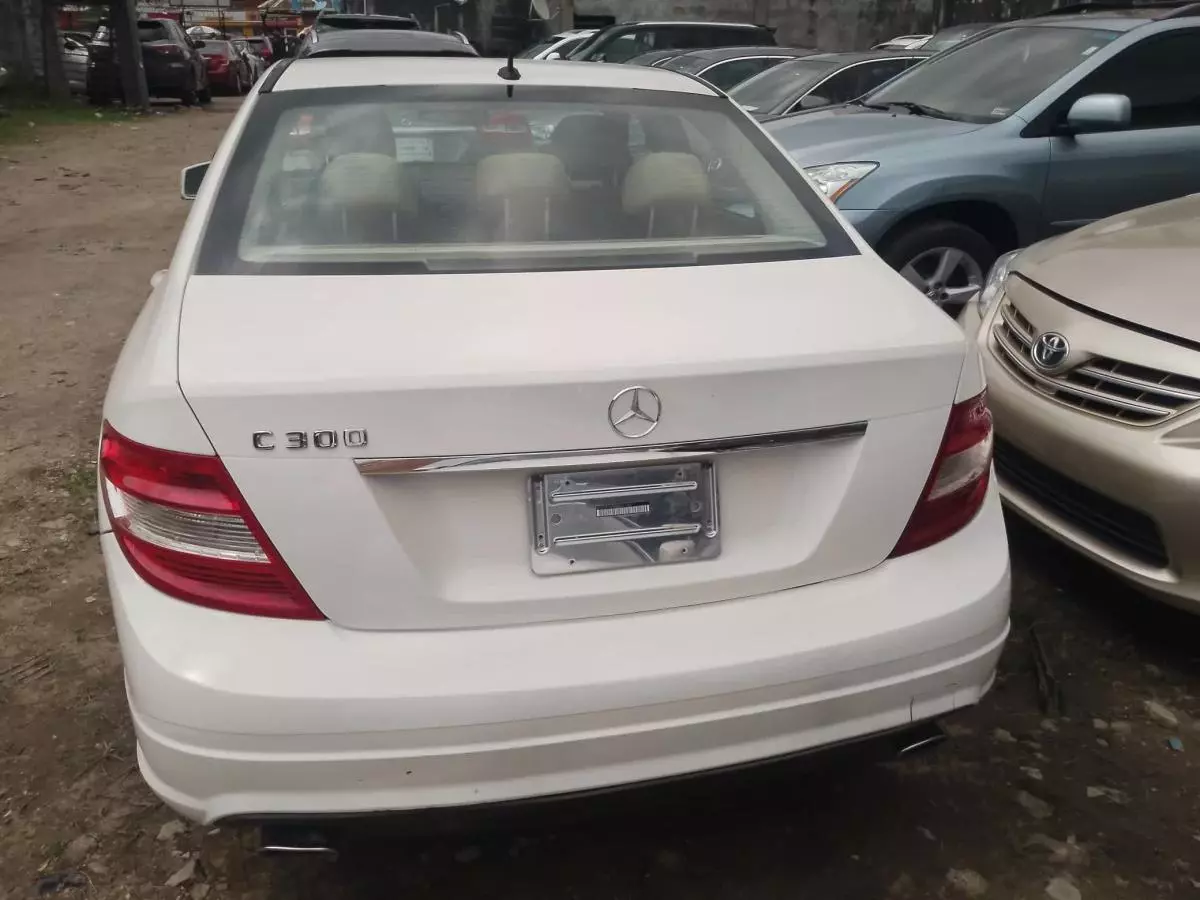 Mercedes-Benz C 300   - 2011