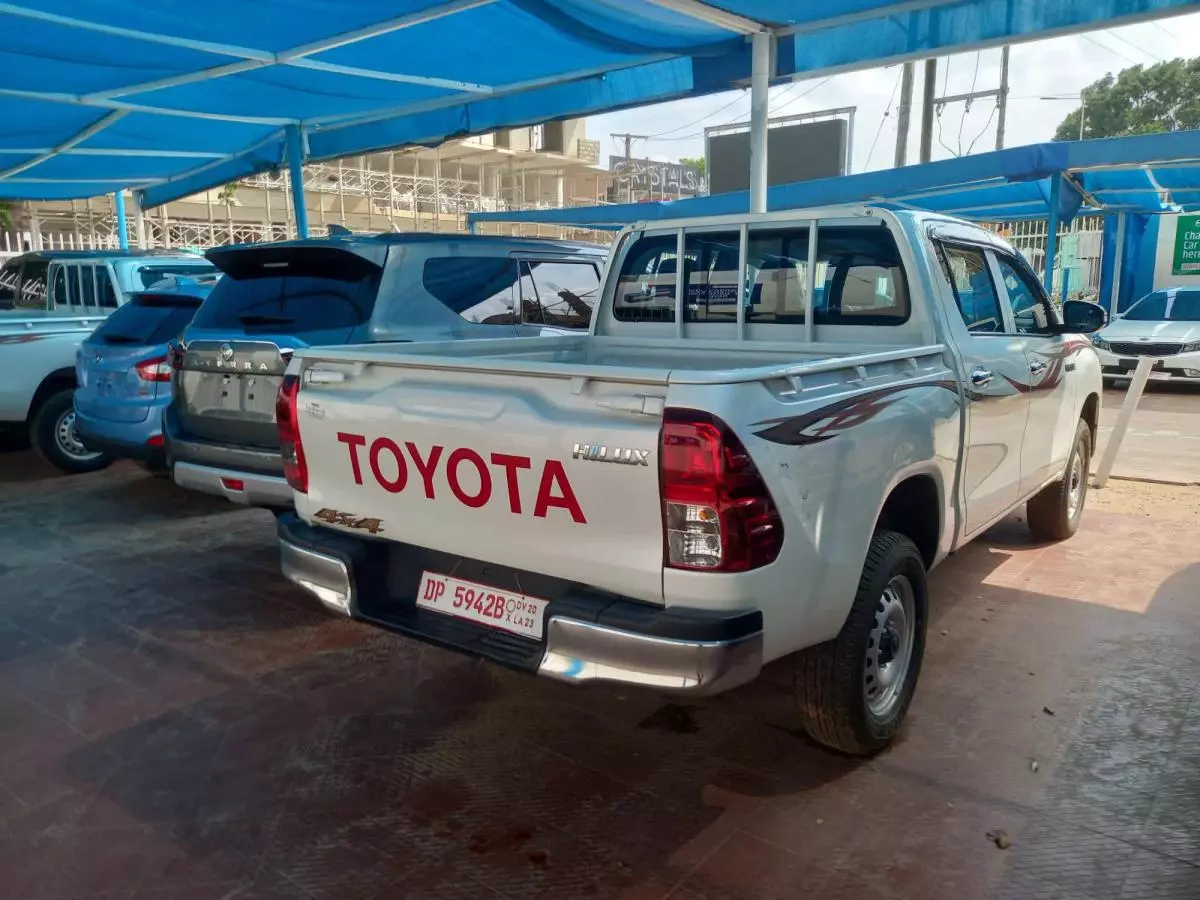 Toyota Hilux    - 2022