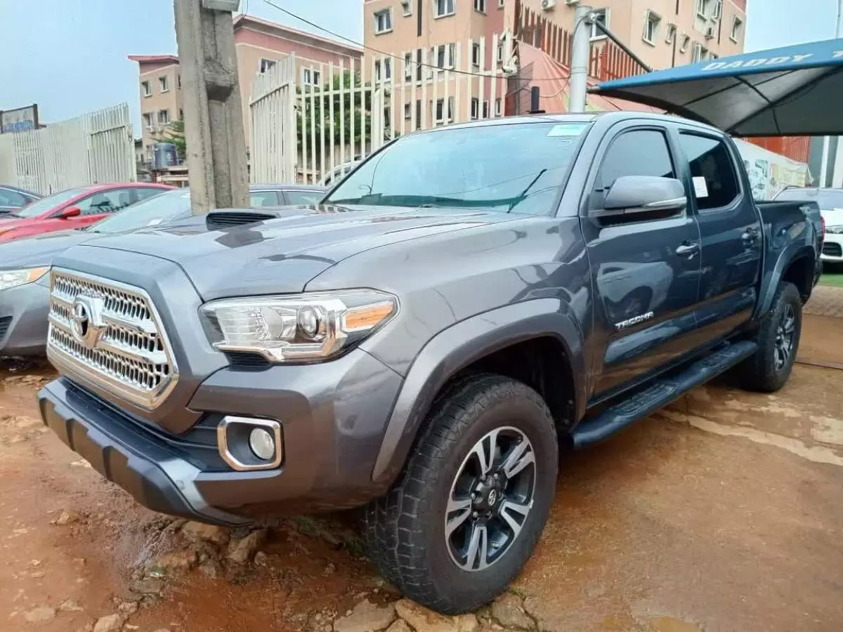 Toyota Tacoma   - 2016