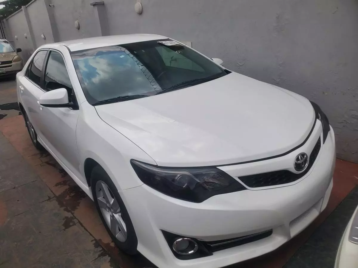 Toyota Camry   - 2013