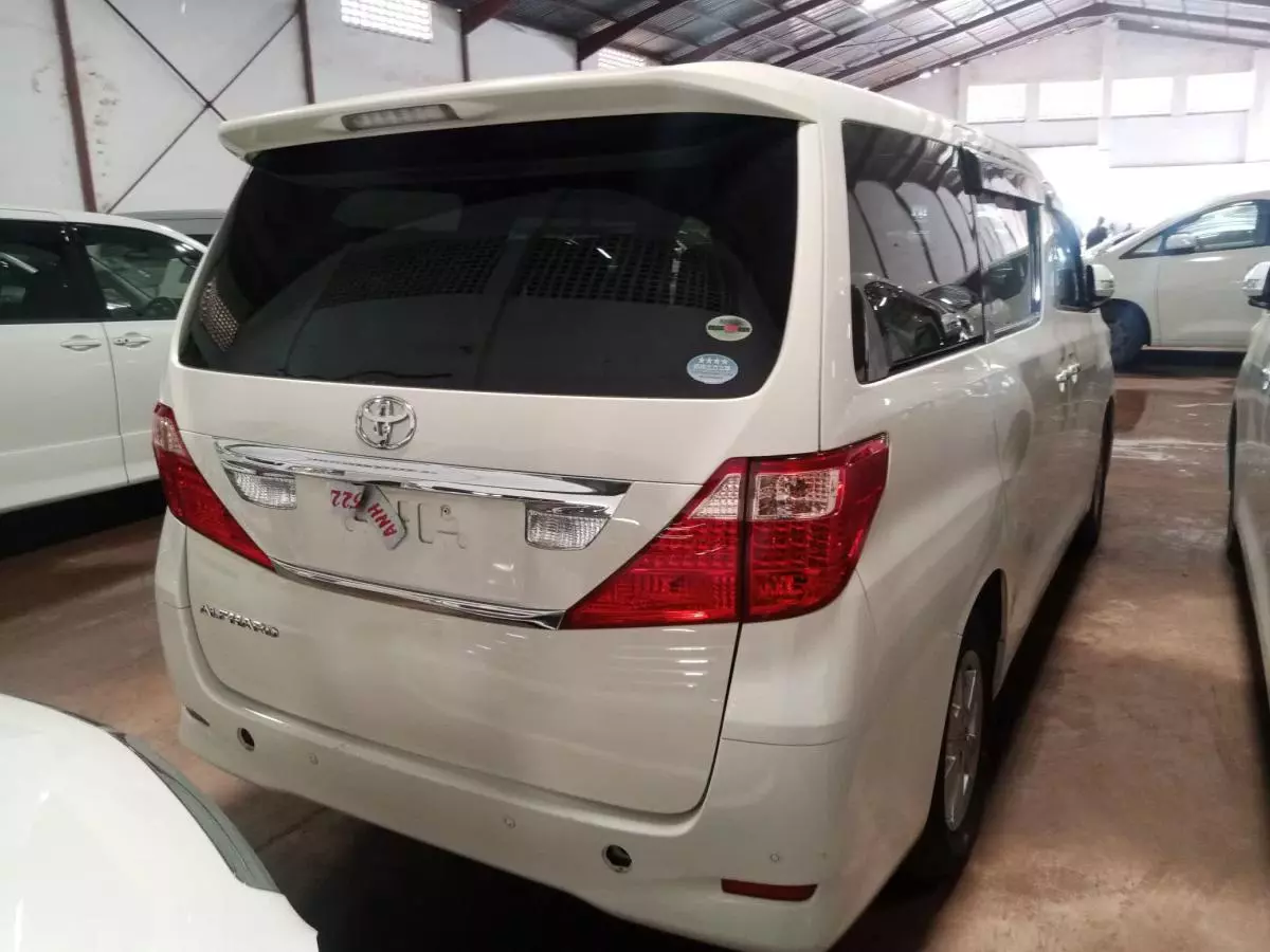 Toyota Alphard   - 2009