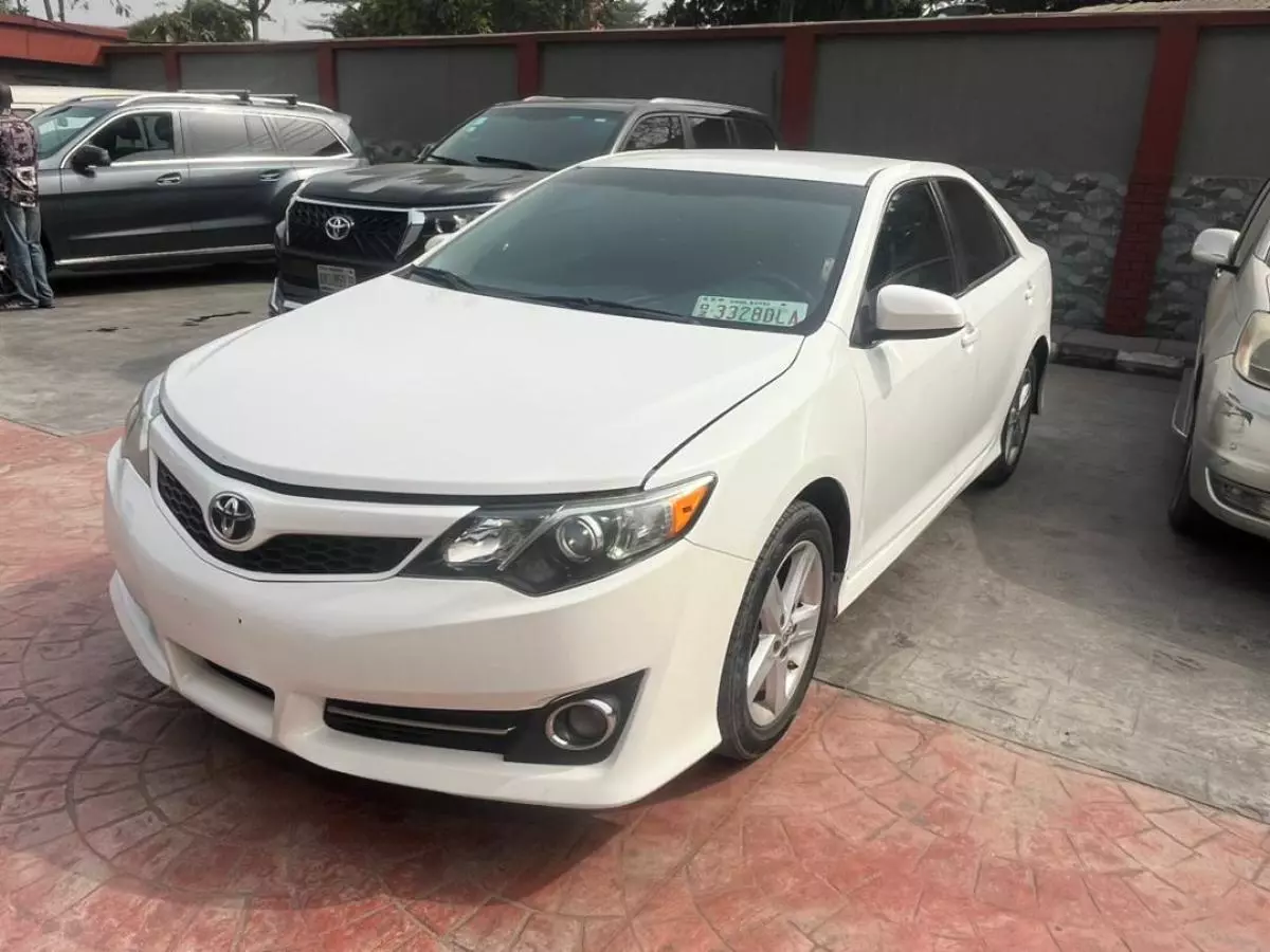 Toyota Camry   - 2012