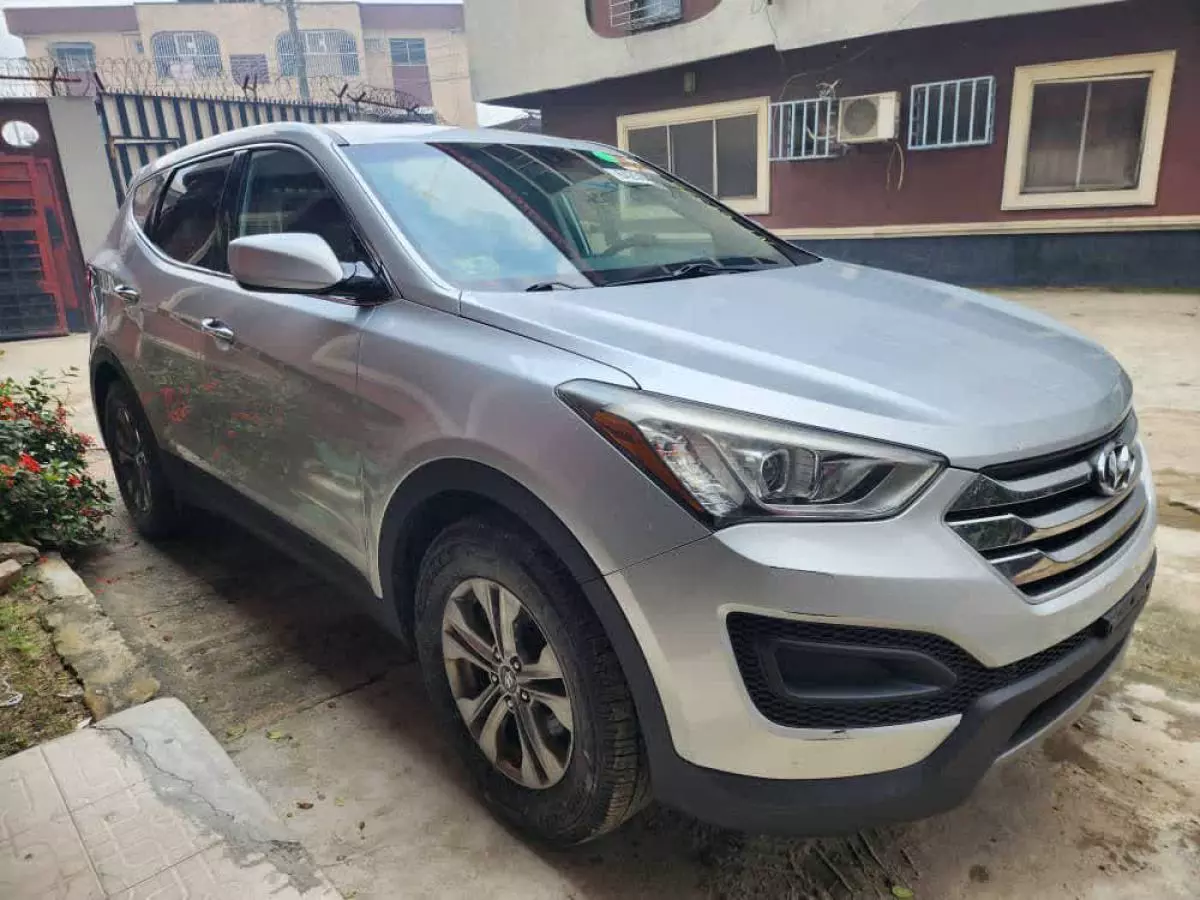 Hyundai Santa Fe   - 2015