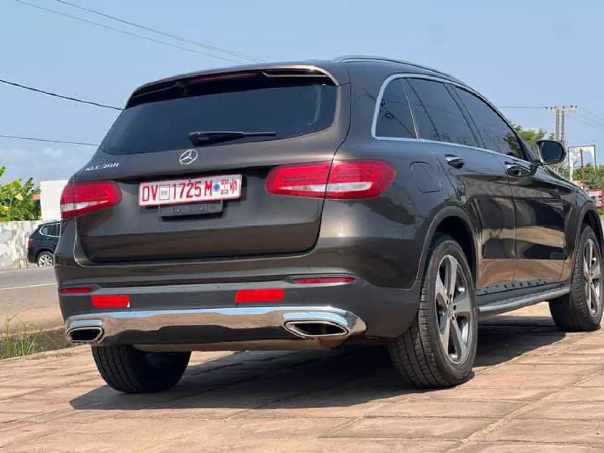 Mercedes-Benz GLC 300   - 2016