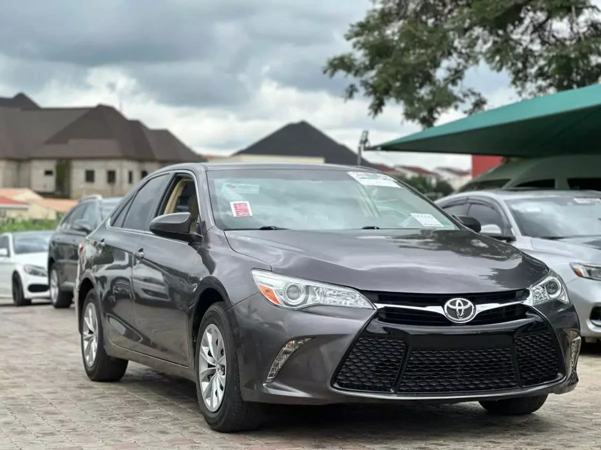 Toyota Camry   - 2016