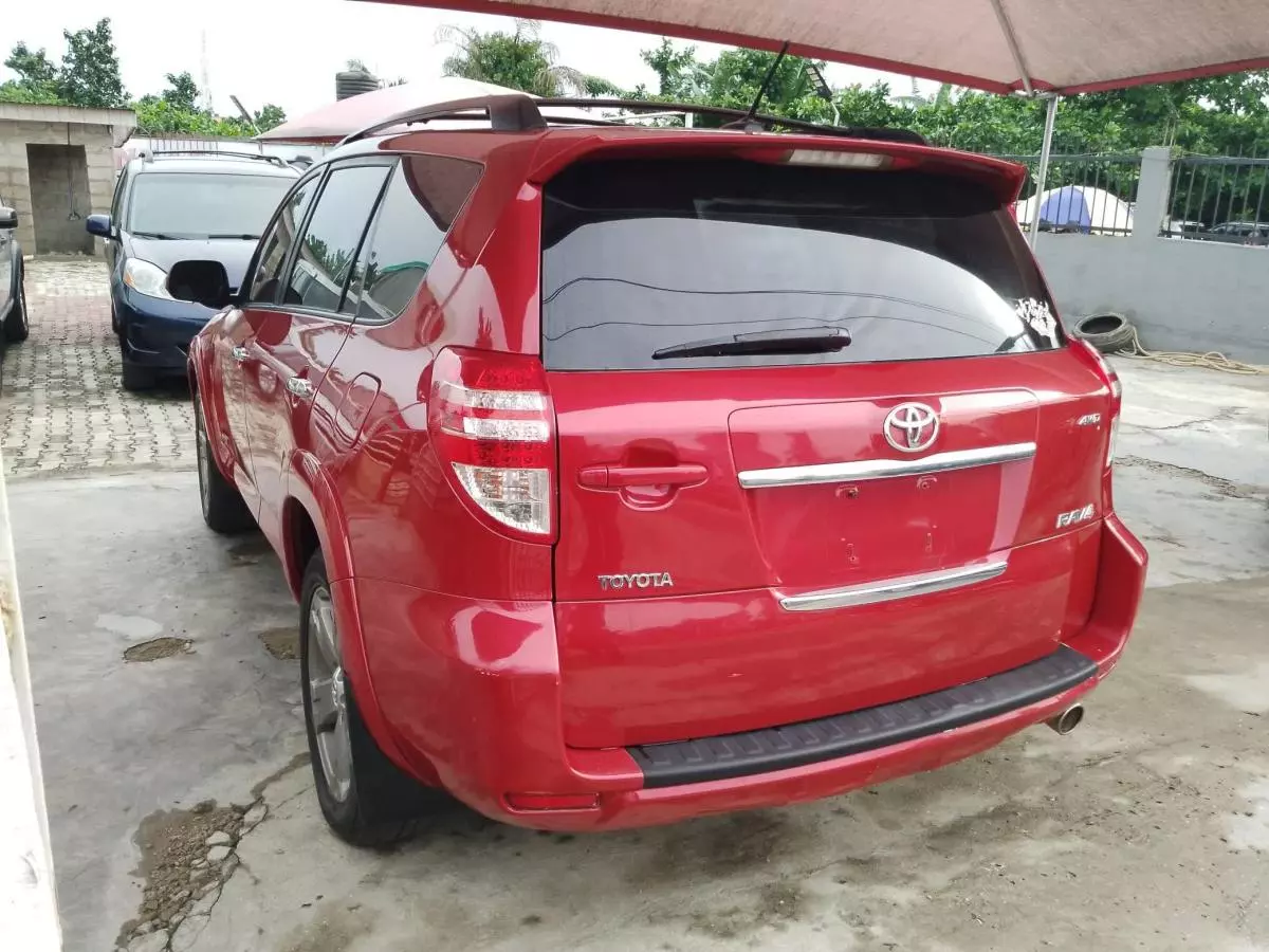 Toyota RAV 4   - 2010