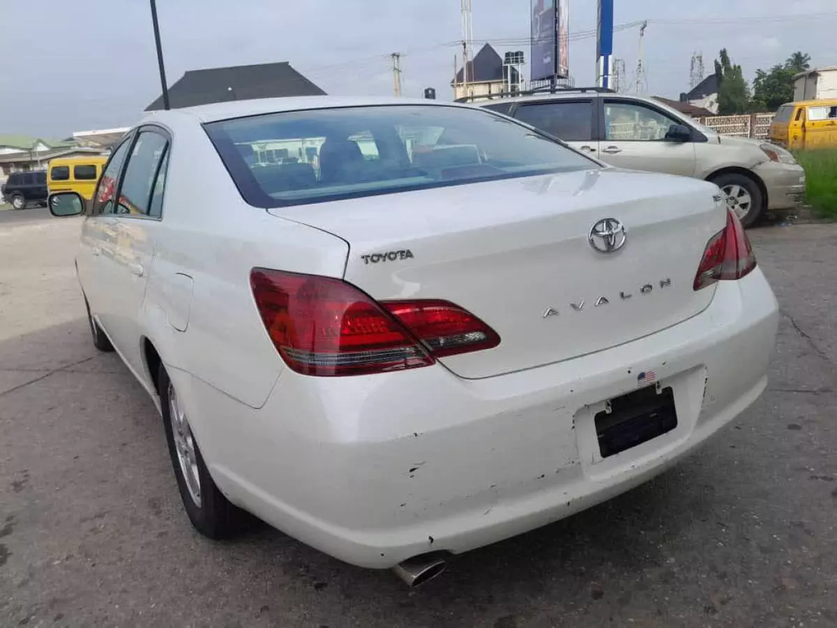 Toyota Avalon   - 2008