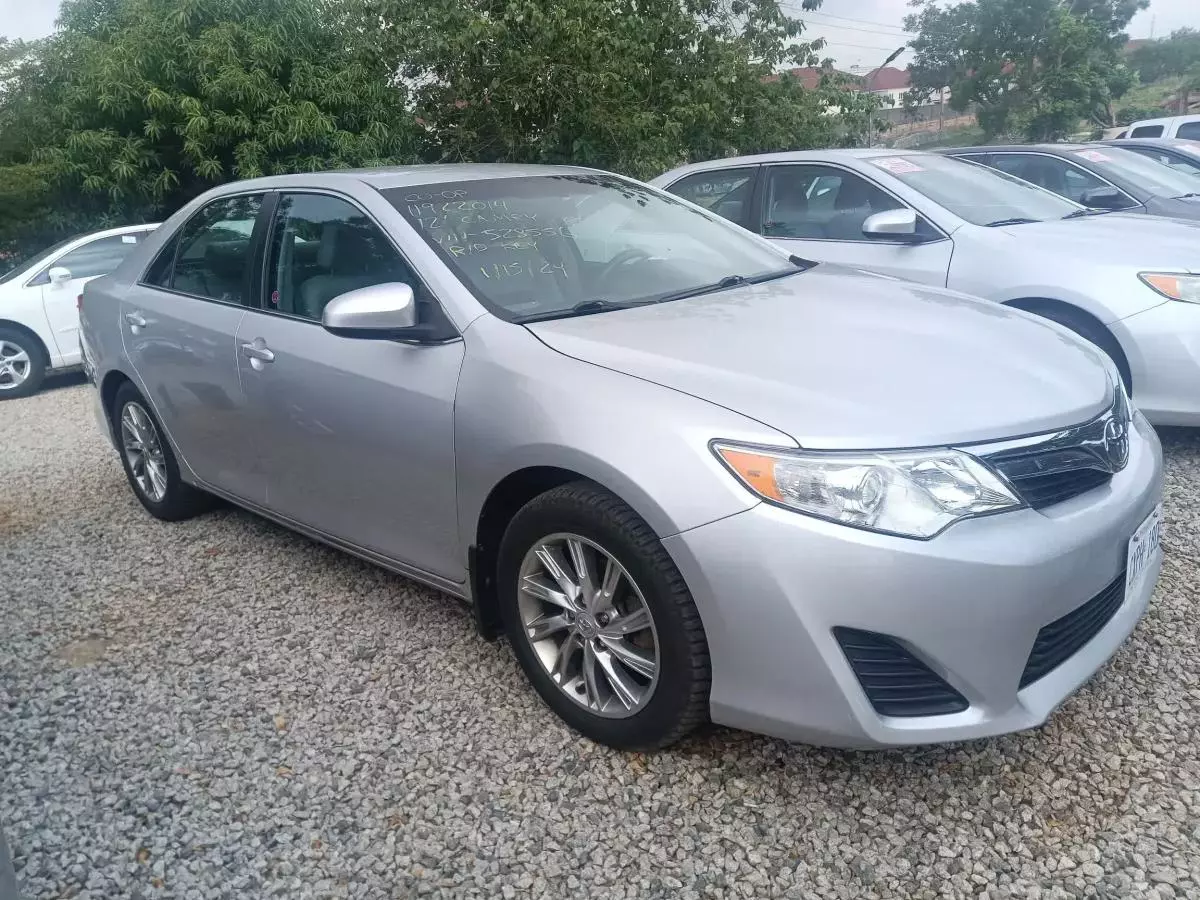 Toyota Camry   - 2012