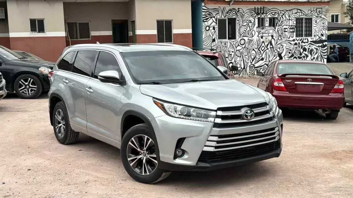 Toyota Highlander   - 2016