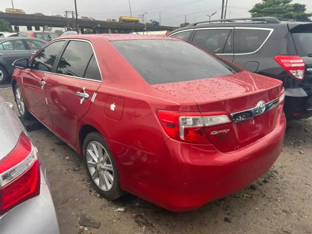 Toyota Camry   - 2012