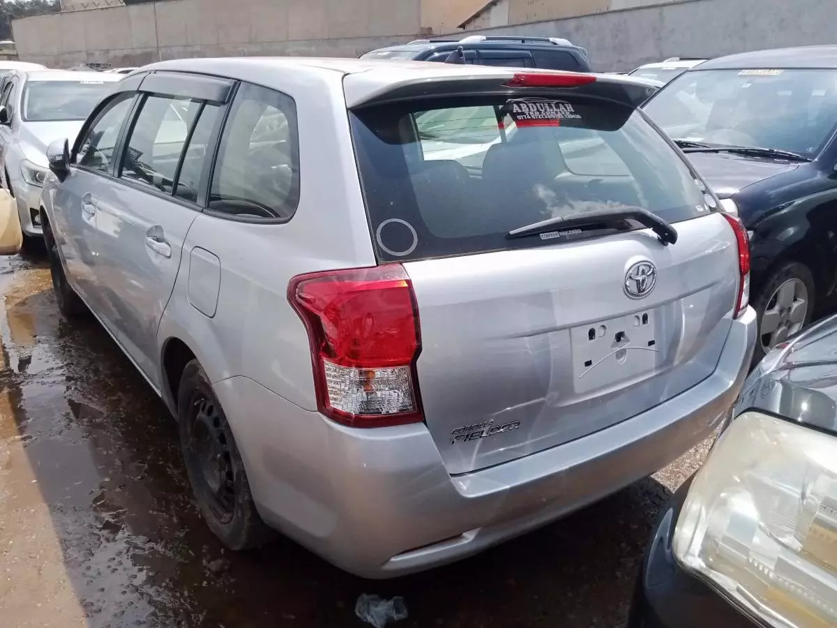 Toyota Fielder    - 2015