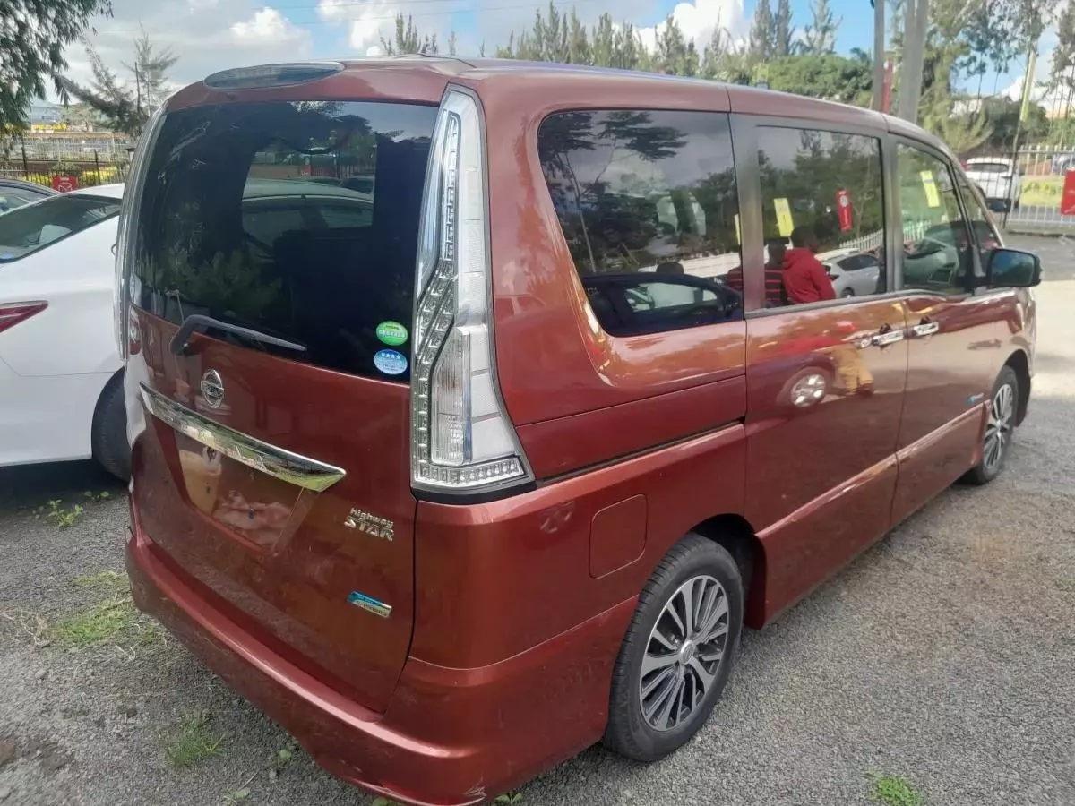 Nissan Serena   - 2016