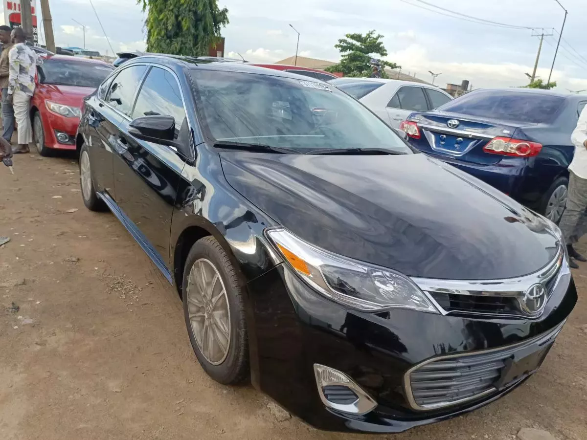 Toyota Avalon   - 2014