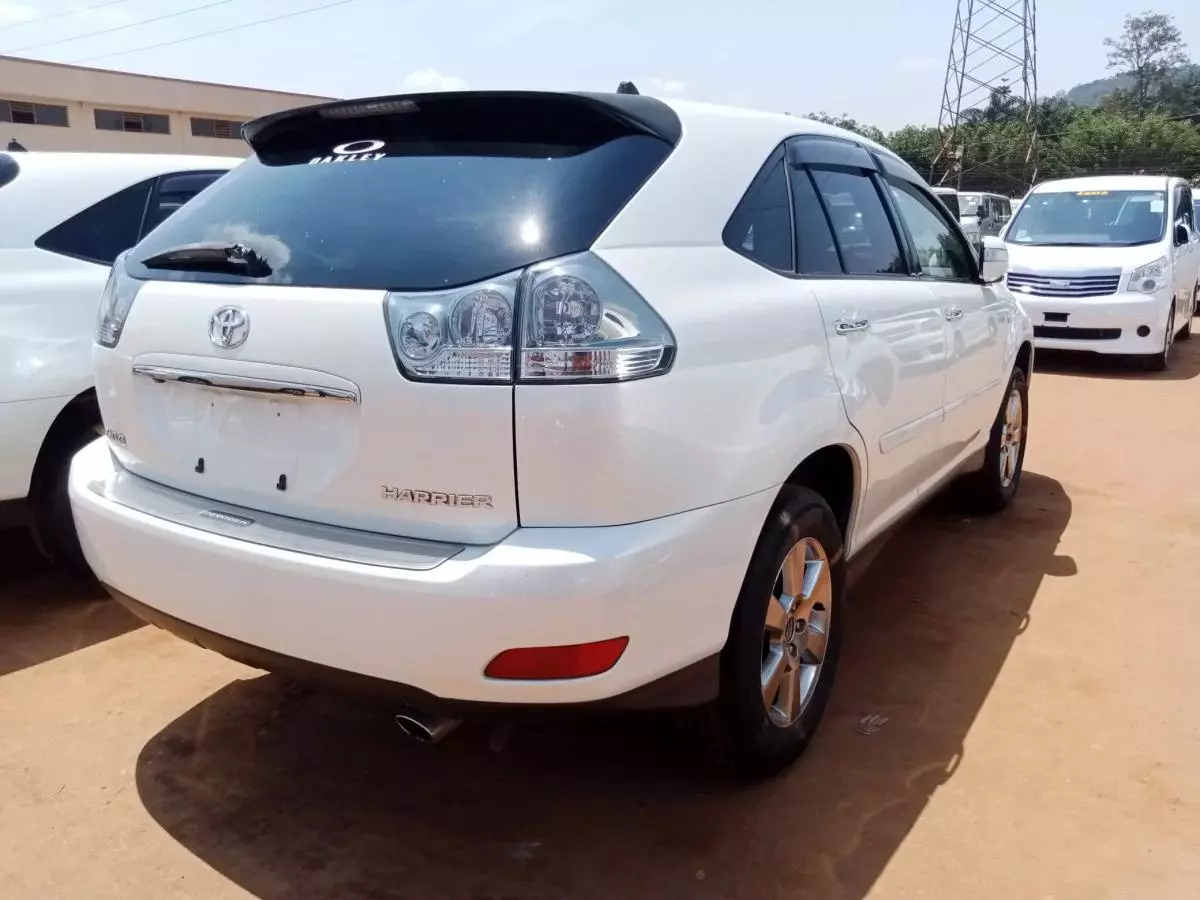 Toyota Harrier   - 2011