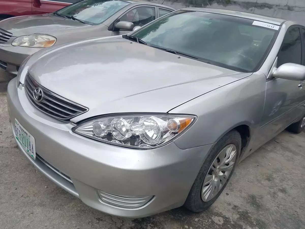 Toyota Camry   - 2005