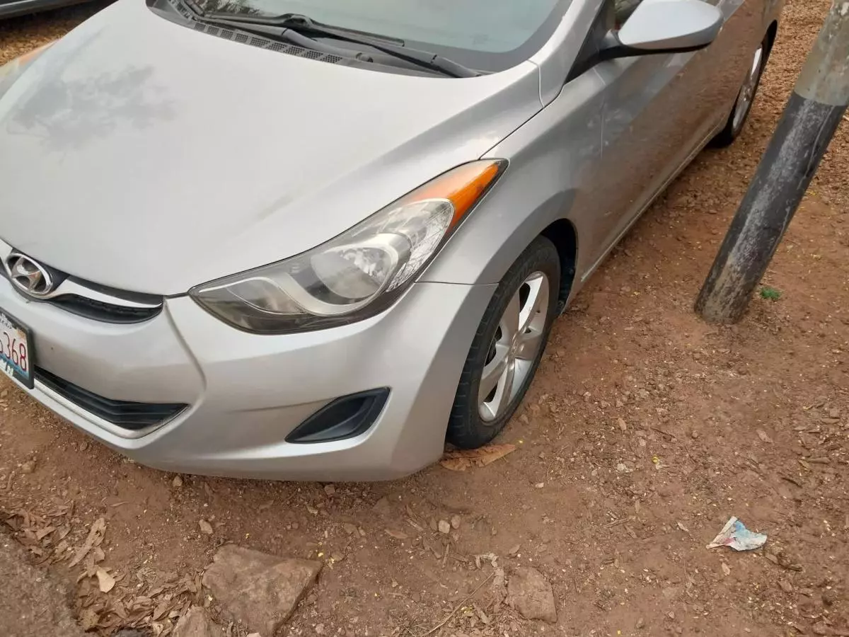 Hyundai Elantra - 2013