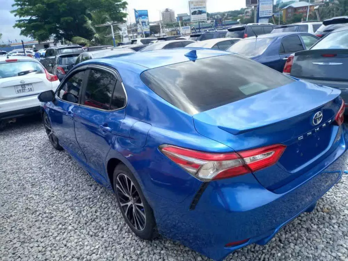 Toyota Camry   - 2019