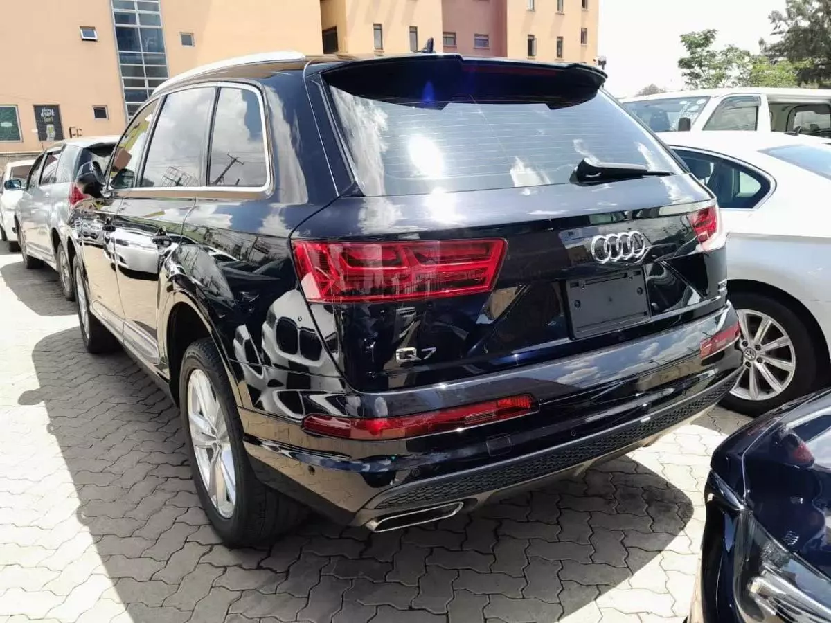 Audi Q7   - 2016