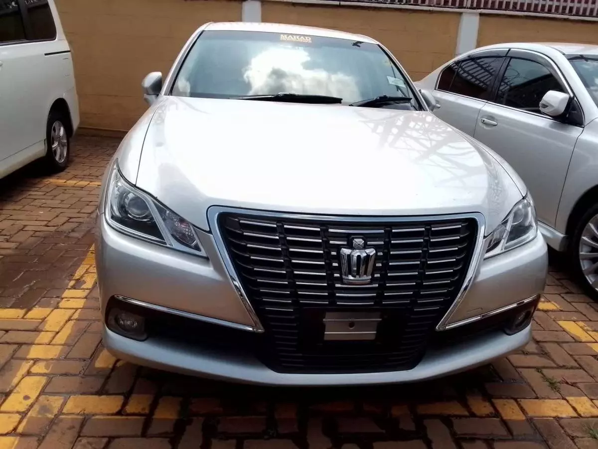 Toyota Crown   - 2014