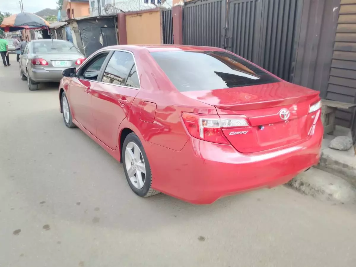 Toyota Camry   - 2014