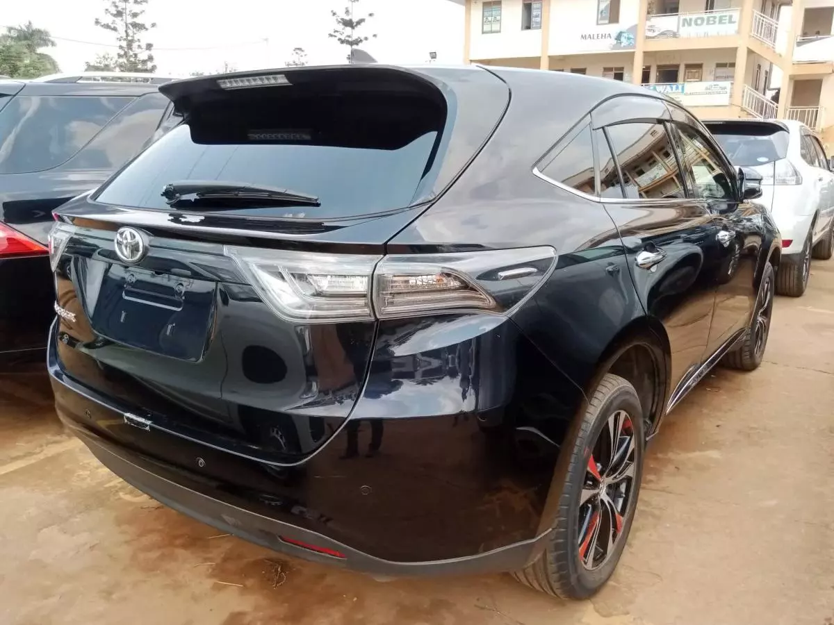 Toyota Harrier   - 2016