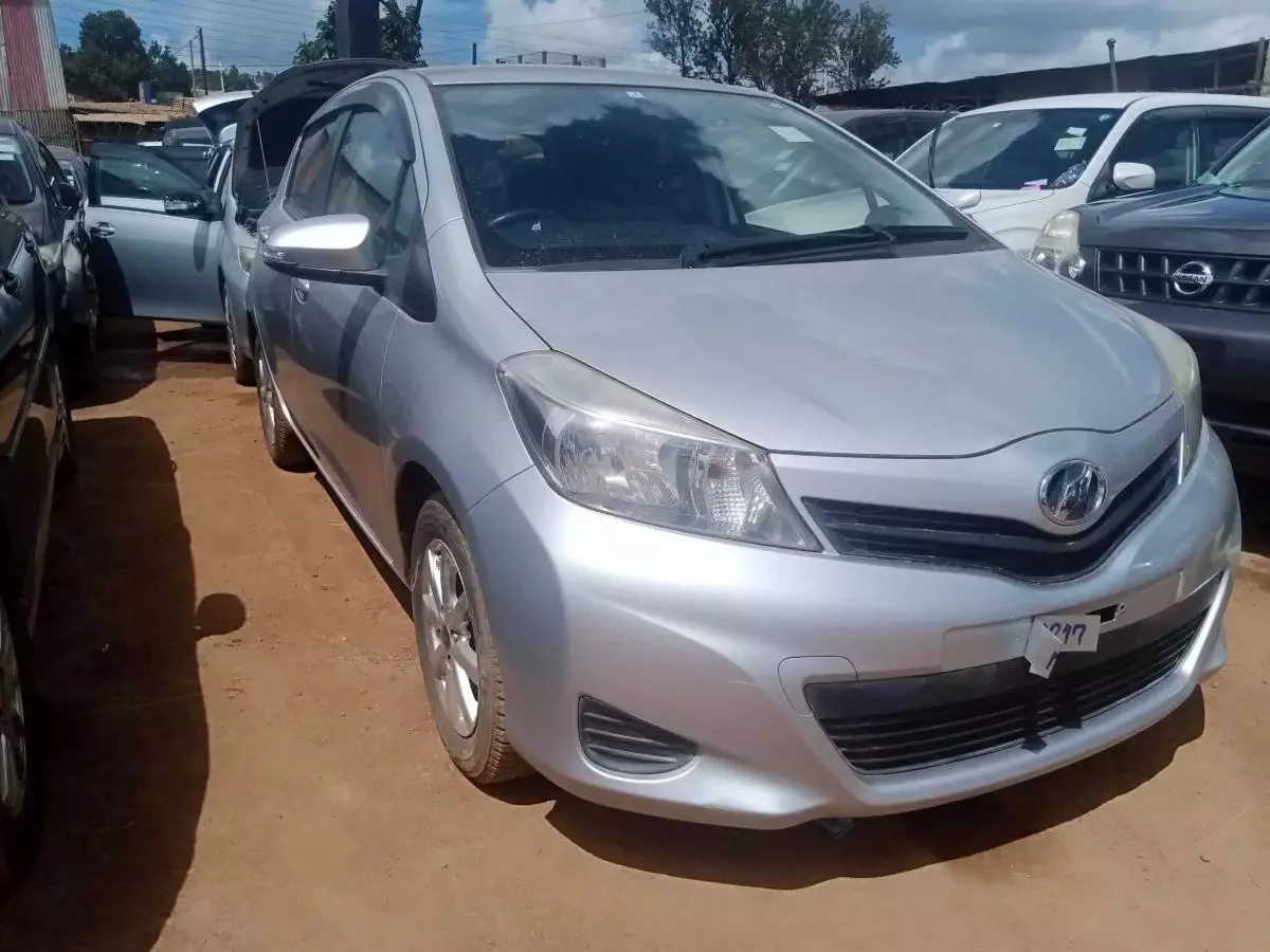 Toyota Vitz   - 2011