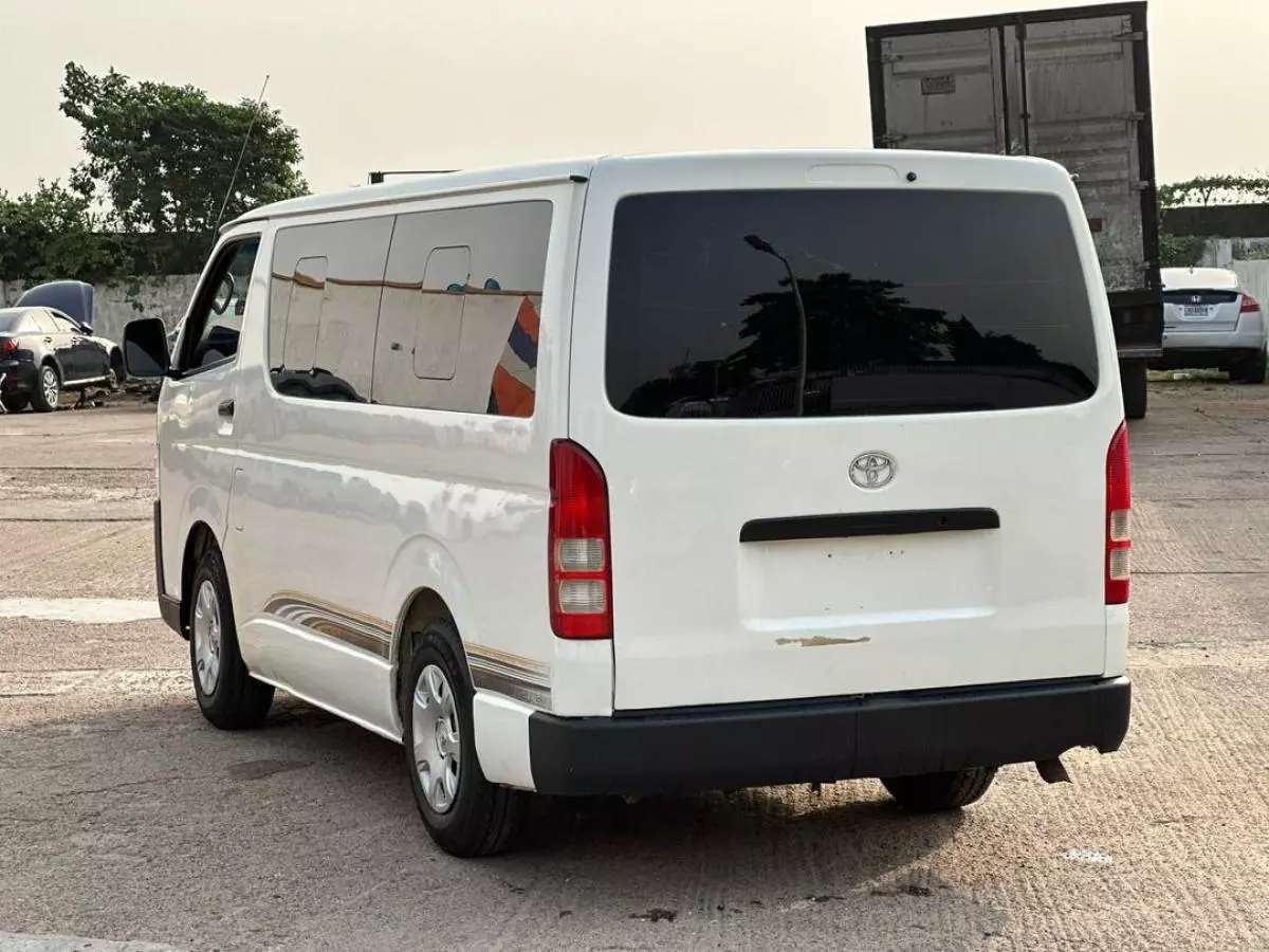 Toyota Hiace   - 2013