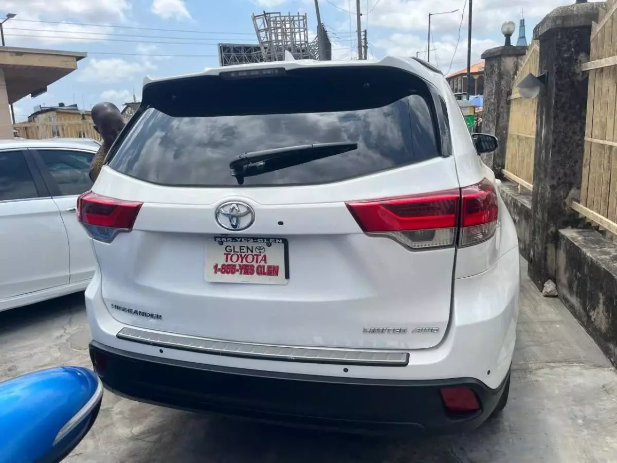 Toyota Highlander   - 2019