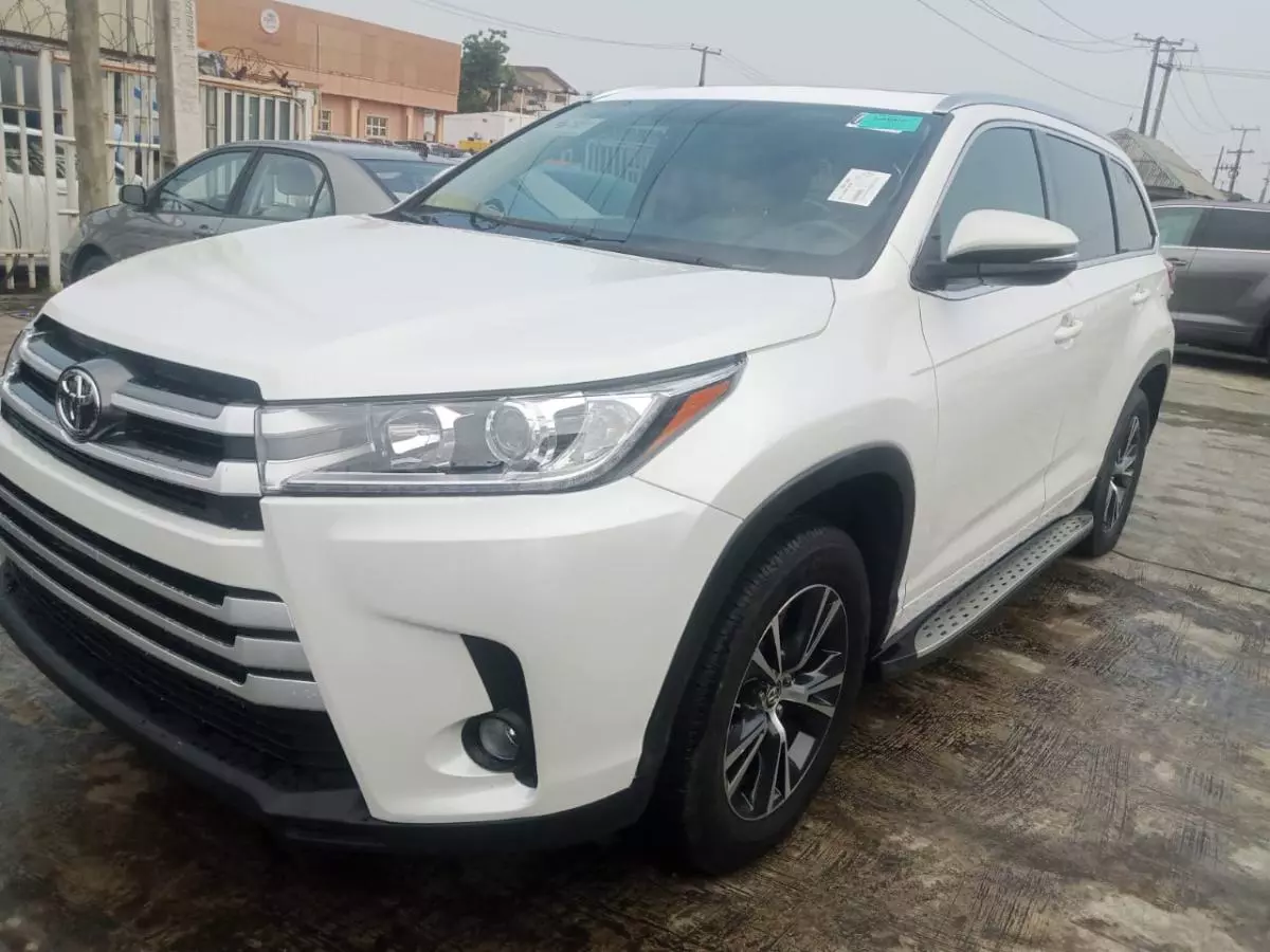 Toyota Highlander   - 2016