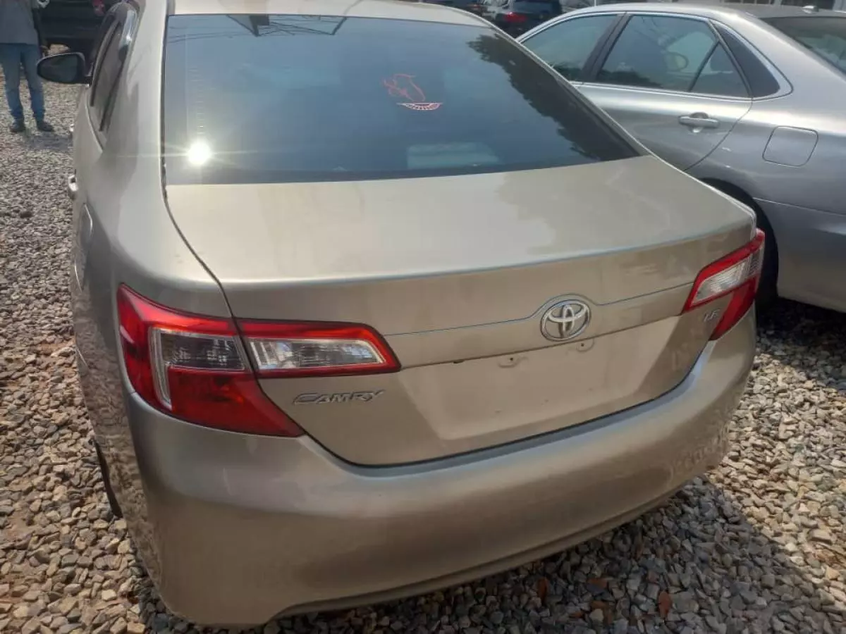 Toyota Camry   - 2014