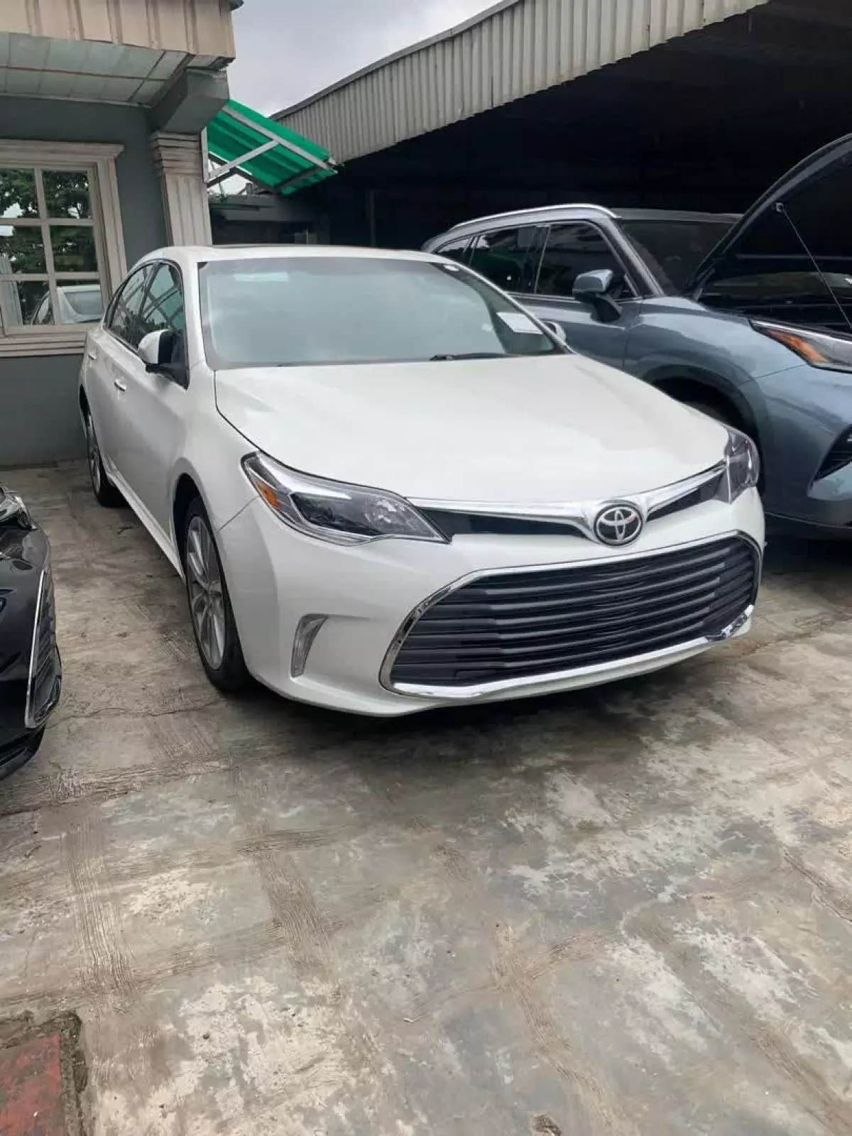 Toyota Avalon   - 2014