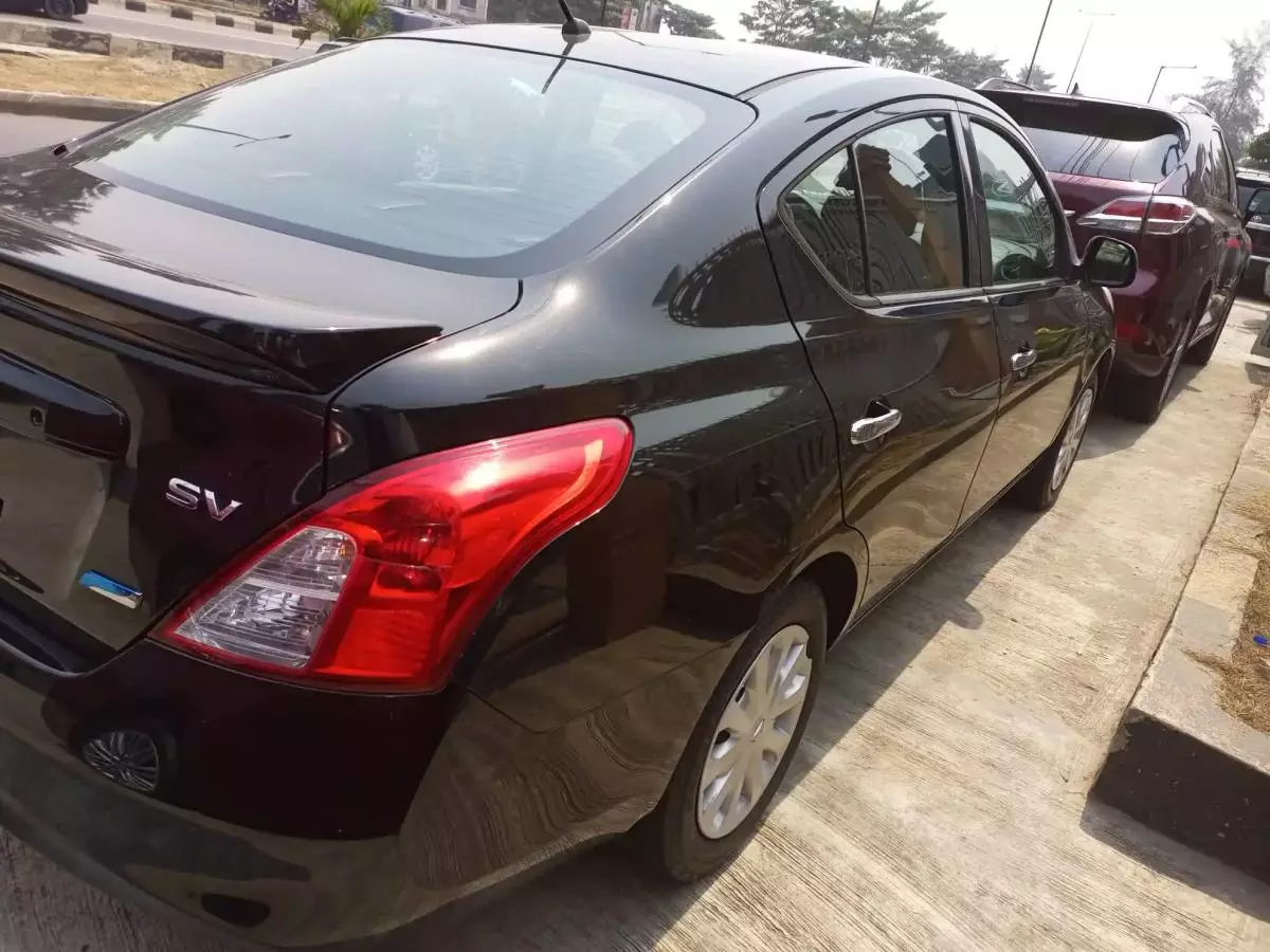 Nissan Versa   - 2014