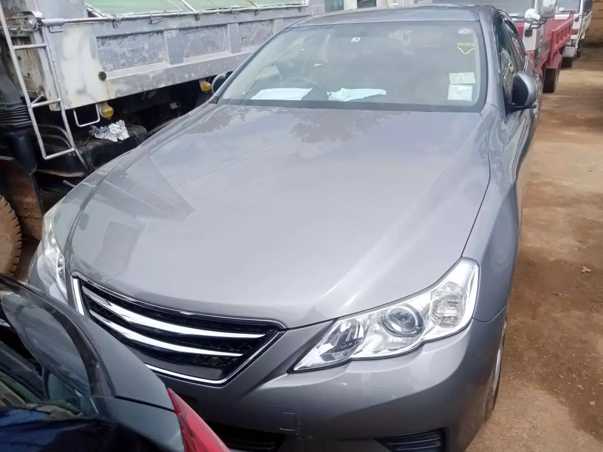 Toyota Mark X   - 2011