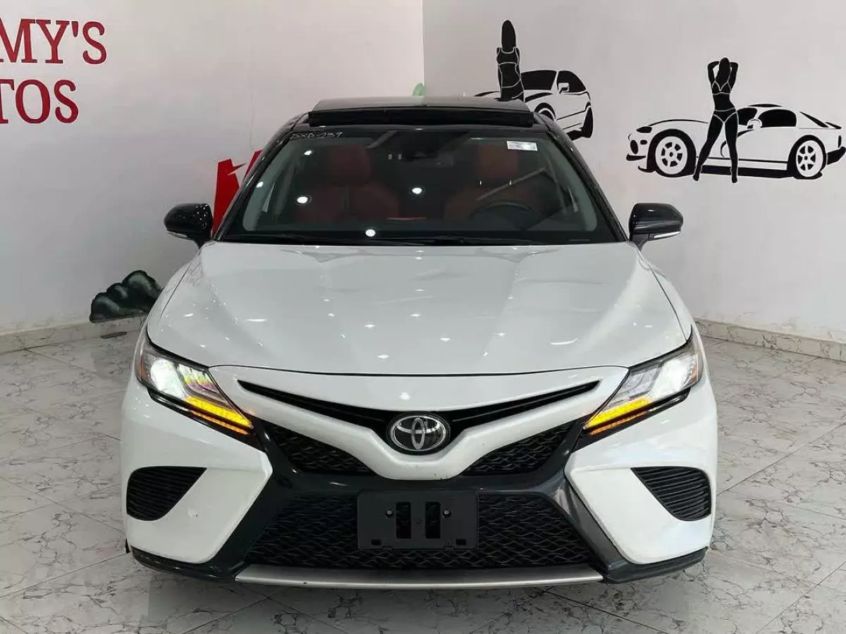 Toyota Camry   - 2018