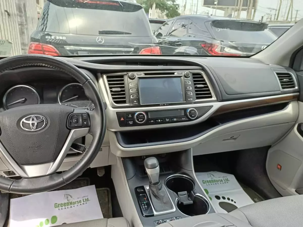 Toyota Highlander   - 2014