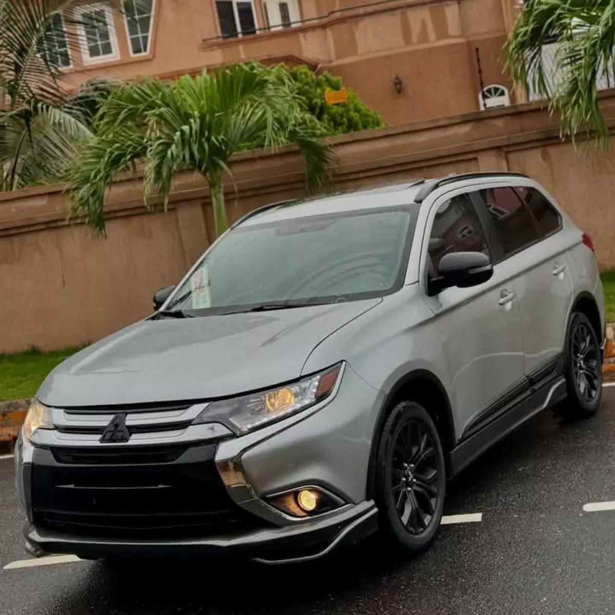 Mitsubishi OUTLANDER   - 2018