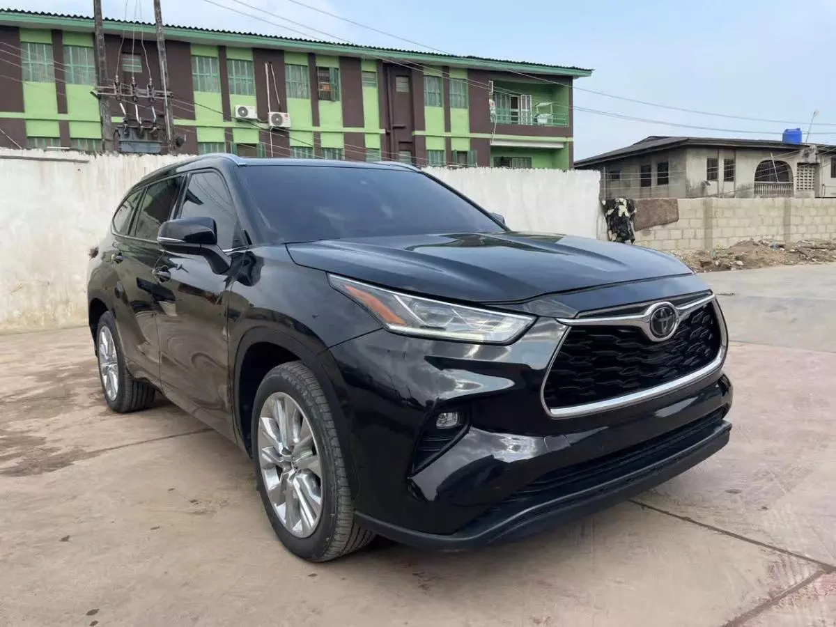 Toyota Highlander   - 2021