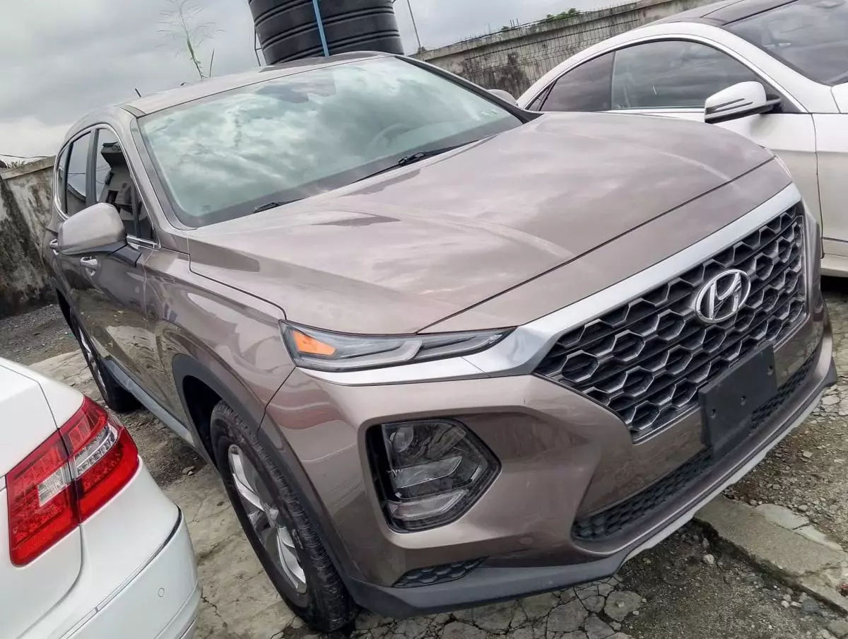 Hyundai Santa Fe   - 2019