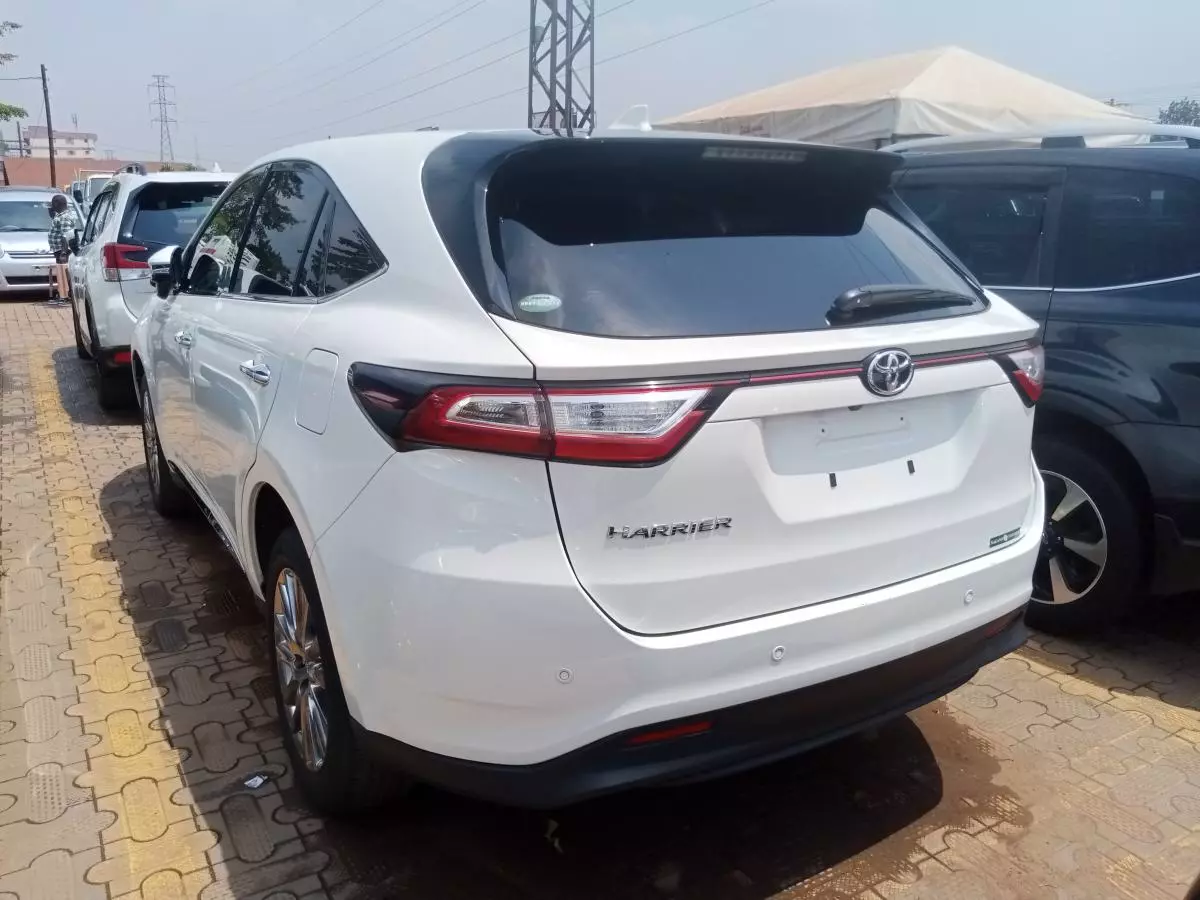 Toyota Harrier   - 2015