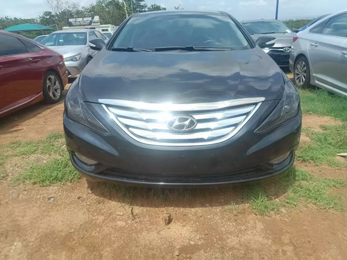 Hyundai Sonata   - 2012