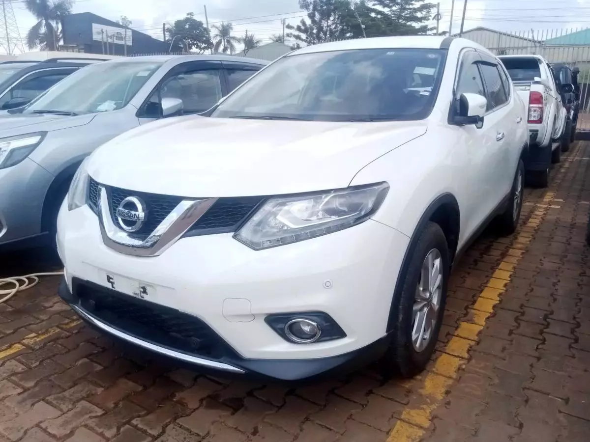 Nissan X- trail   - 2015