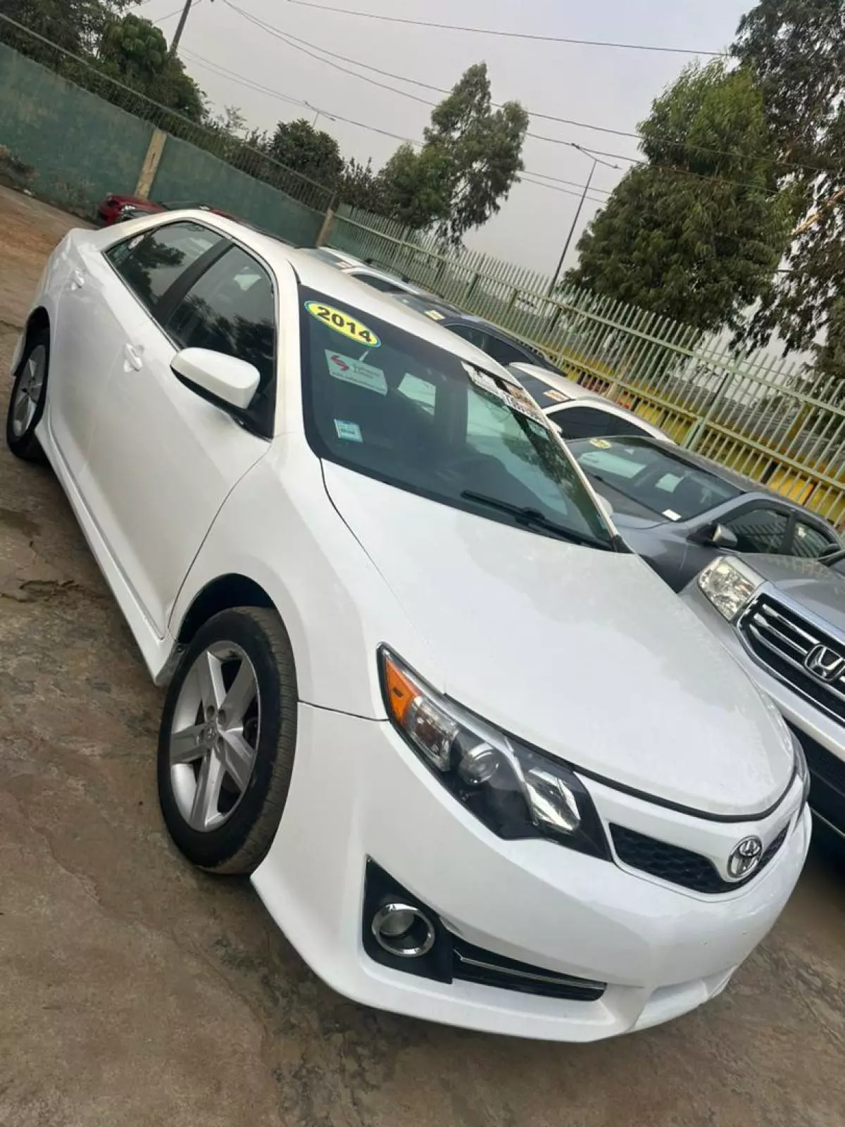 Toyota Camry   - 2014