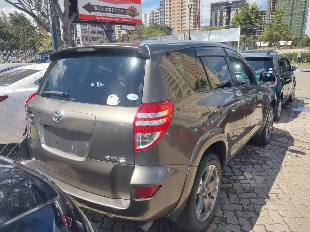 Toyota RAV 4   - 2013